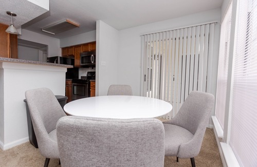 Coliseum Central Apartment | Modern luxe 2BD/2BA Apartment I Free Parking