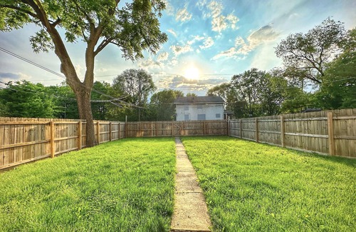 Columbus House | Modern Luxe 3BR/1BA with Bar