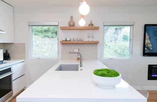 Bay Ho Apartment | Modern Luxe Escape! Heart of San Diego