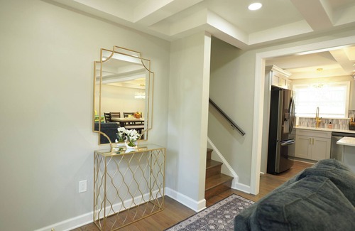 North Chesterfield House | Modern Luxe Retreat -Heart of Chesterfield