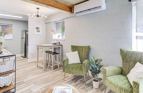 Downtown Memphis Apartment | Modern Luxe Studio + Free Gated Parking + King Bed