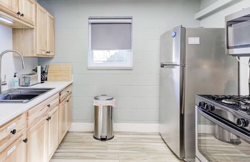Downtown Memphis Apartment | Modern Luxe Studio + Free Gated Parking + King Bed