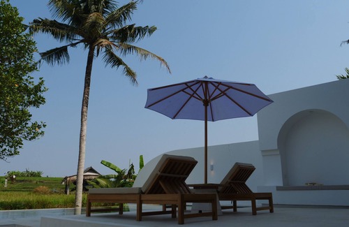 Cepaka House | Modern Luxurious villa, with rice field views, and a 10-minute drive to Canggu.