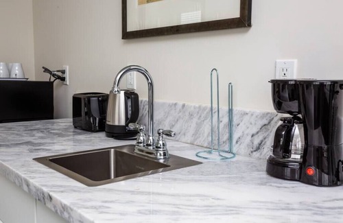 Bankers Hill Apartment | Modern, Luxurious and Prime location All in One