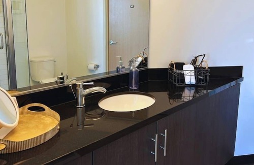 Wilshire Center Apartment | Modern Luxury 2 Bed Apt with Panoramic Views