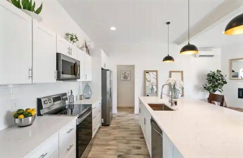 Wenatchee House | Modern Luxury 3 Story Townhome close to everything Wenatchee!