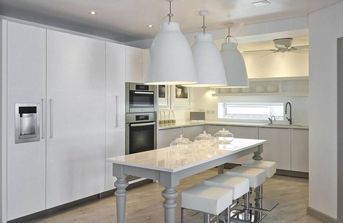 Porters House | Modern Luxury Beachfront Vacation Home - Footprints
