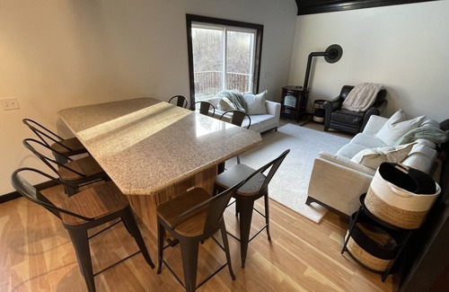 Viroqua House | Modern luxury cabin just minutes from Downtown Viroqua.