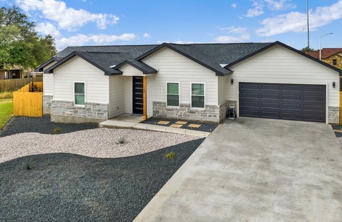 Burnet House | Modern Luxury Home | Deck w/Grill and Fire Table