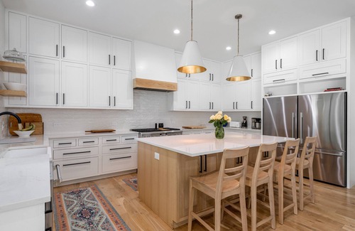 Richardson House | Modern Luxury Home on .5 Acres 30 Min. from FIFA WORLD CUP Stadium - sleeps 15!