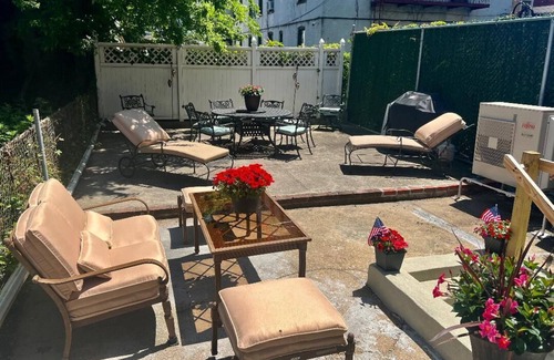 Brooklyn Apartment | Modern Luxury HUGE basement studio in the heart of Brooklyn1 block to subway