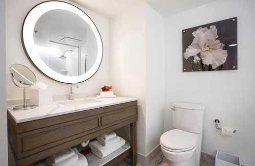 Foggy Bottom Hotel | Modern Luxury in the Heart of Foggy Bottom DC -Walk Everywhere- Stay in Comfort