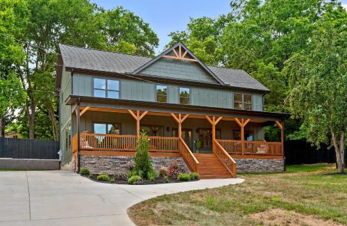 Rossville House | Modern Luxury Retreat Stay Near Chattanooga