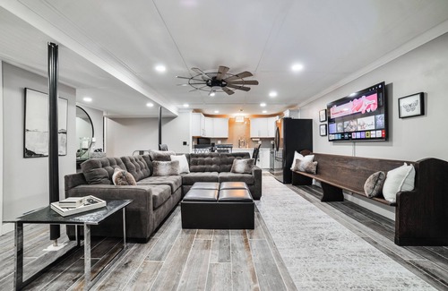 Jackson House | Modern Luxury Stay | Fast WiFi | Bunk Room