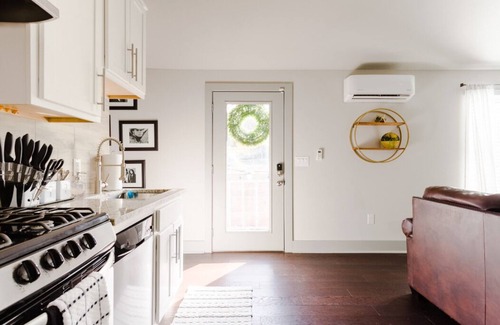 Blackshear-Prospect Hill House | MODERN & LUXURY STAY in Austin, Mins to Downtown!