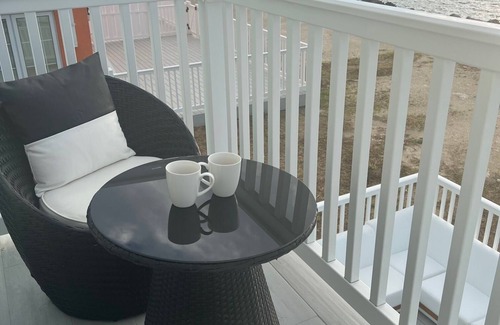 Little Bay House | Modern Luxury TH, 24 Hrs Sec Gated Comm, PVT Beach, Pool, Ocean Front, WI-FI, AC