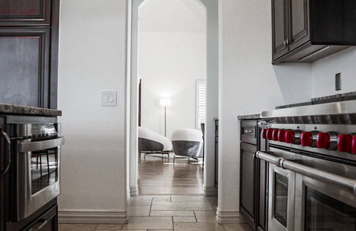 Hampden South House | Modern Luxury in Denver-close to Downtown, Red Rocks. Ski Resort<2hrs away.