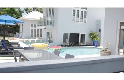 Silver Sands Villa | Modern, luxury villa in one of Jamaica's most exclusive gated beach communities.