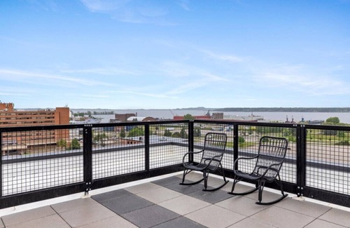 Nelson Apartment | Modern Luxury with 2 King Beds & Water Views - Leonard Building