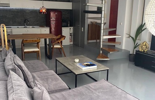 Vari-Voula-Vouliagmeni Apartment | Modern Maisonette/5 minutes from the beach!