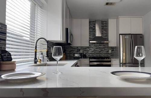 Northside House | Modern Mansion w/Lounge Pool, Arcade, Theater & Gym