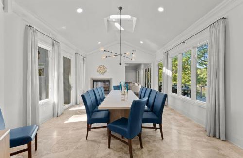 Denver House | Modern Masterpiece by AvantStay Waterfront Private Dock