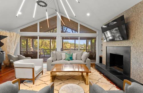 Denver House | Modern Masterpiece by AvantStay Waterfront Private Dock