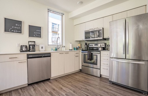 Mercer Island Apartment | Modern Mercer Island 2bed & 2bath| Gym, Rooftop