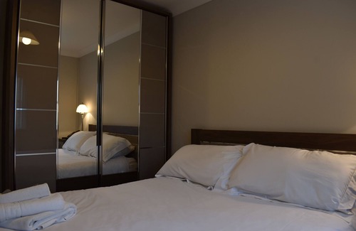 Norton Sub Hamdon Cottage | Modern minimal style accommodation