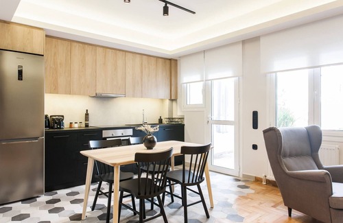 Pangrati Apartment | Modern Minimalist 3BD Apartment in Hilton District