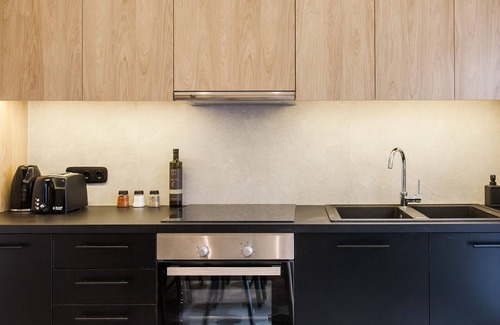 Pangrati Apartment | Modern Minimalist 3BD Apartment in Hilton District