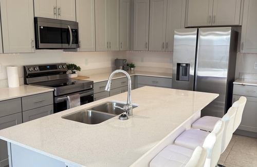Haines City House | Modern Minimalist Home Near Disney– Private & Brand New, Ideal for Families
