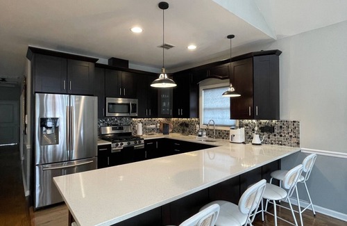 Hackensack River Waterfront House | Modern minimalistic 3 bdr Apt Townhouse