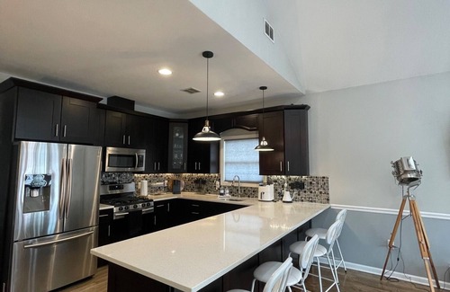 Hackensack River Waterfront House | Modern minimalistic 3 bdr Apt Townhouse
