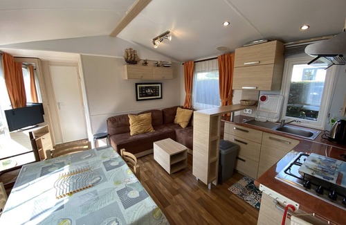 Fouras House | Modern Mobile Home Near Beach with Parking, TV, and Full Kitchen
