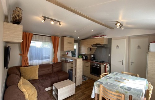 Fouras House | Modern Mobile Home Near Beach with Parking, TV, and Full Kitchen