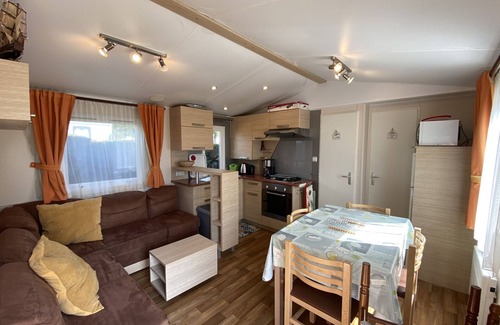 Fouras House | Modern Mobile Home Near Beach with Parking, TV, and Full Kitchen