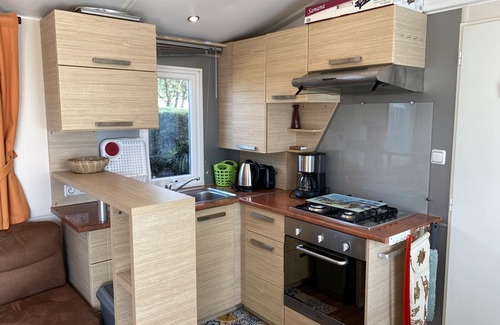 Fouras House | Modern Mobile Home Near Beach with Parking, TV, and Full Kitchen