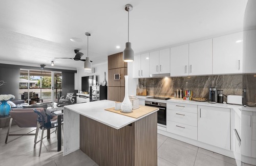 Mooloolaba Apartment | Modern Mooloolaba Escape with Front Deck