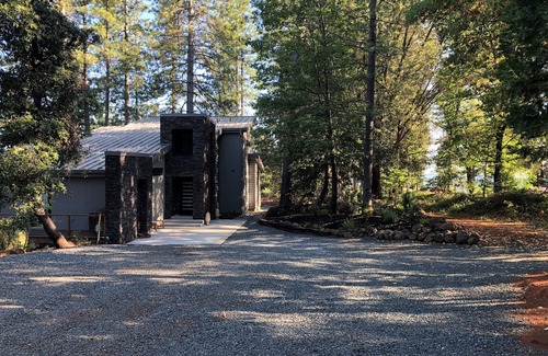 Foresthill House | Modern Mountain Getaway with Panoramic Canyon Views