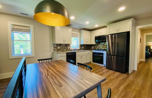 Boone Apartment | Modern mountain getaway in Boone