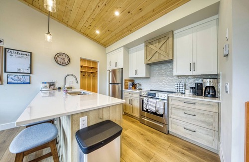 East Kootenay House | Modern mountainside retreat with incredible views and location