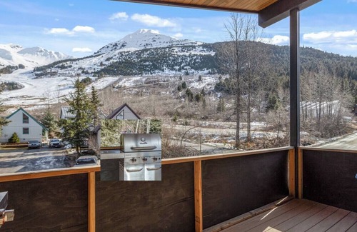 Alyeska House | Modern Mountainside Chalet - Escape to Girdwood
