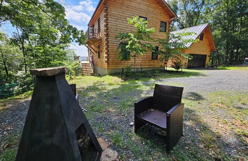 Bergton Cabin | Modern Mountaintop Log Home with Amazing Views!