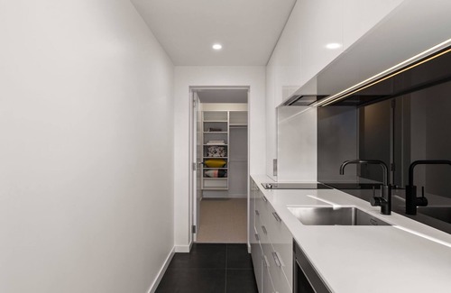 Kelvin Heights House | Modern Muse - A luxurious two-storey villa