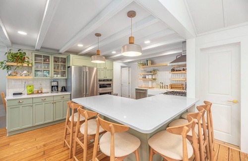 Alexander House | Modern Nature Retreat w/Creek Access + Hot Tub