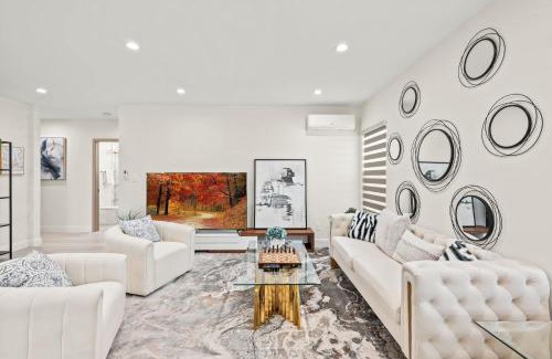 Mount Wilson House | Modern New 3B Home Fully Stocked & Cozy & Sunlight
