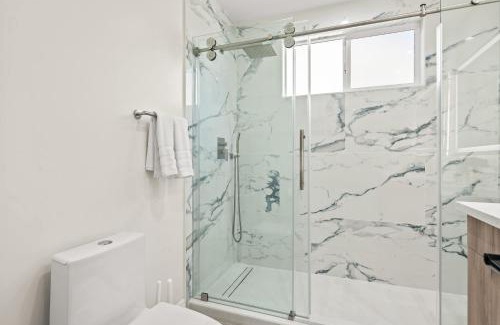 Mount Wilson House | Modern New 3B Home Fully Stocked & Cozy & Sunlight