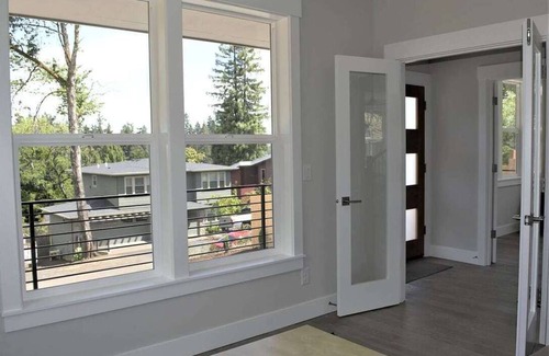 Marylhurst House | Modern, new and close to lake