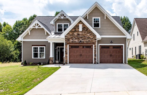 Lynchburg House | Modern New Farmhouse Home 10 Minutes from LU and U of Lynchburg